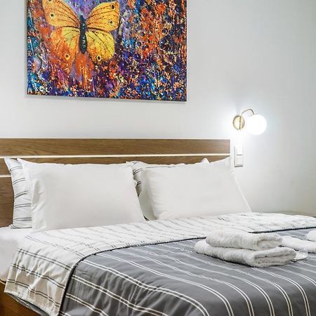 Urban Luxury On A Quiet Street In The Center Of Athens Apartment Exterior foto