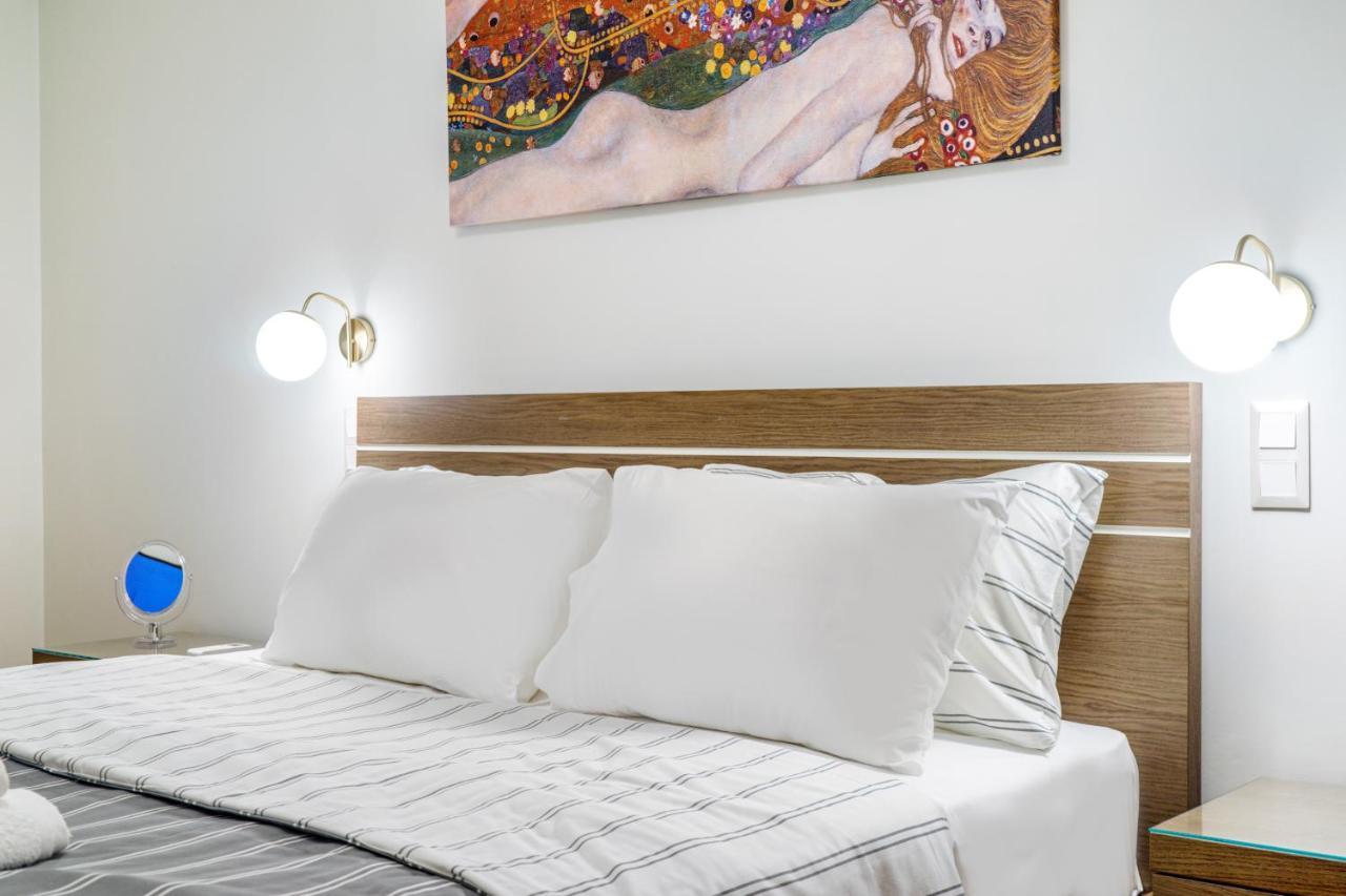 Urban Luxury On A Quiet Street In The Center Of Athens Apartment Exterior foto