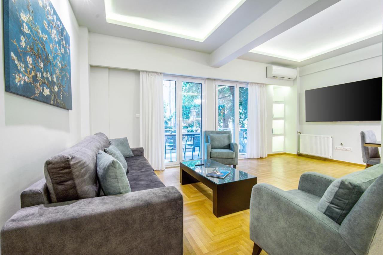 Urban Luxury On A Quiet Street In The Center Of Athens Apartment Exterior foto